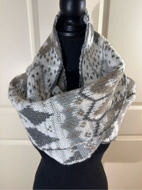 Aeropostale Large Gray, Taupe and Cream Knit Infinity Scarf